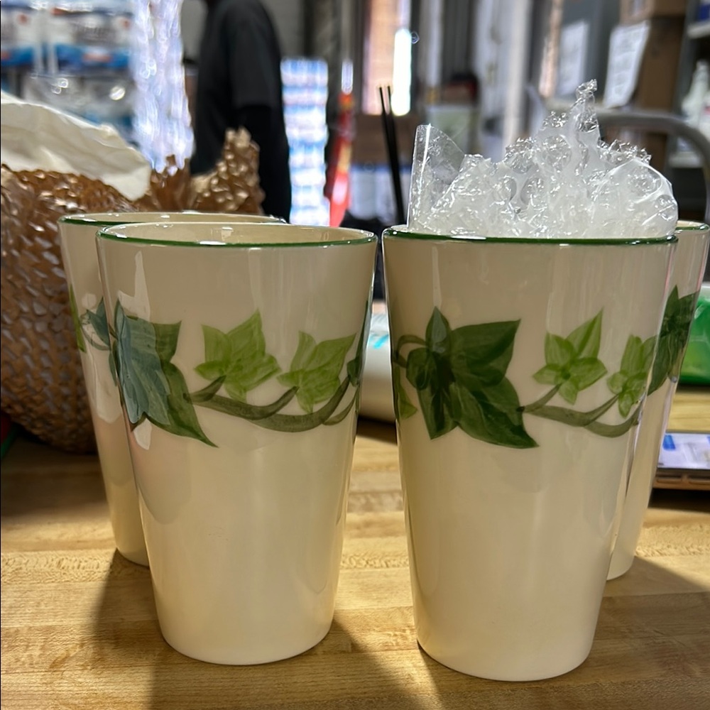 Ivy Pattern Ceramic Cups